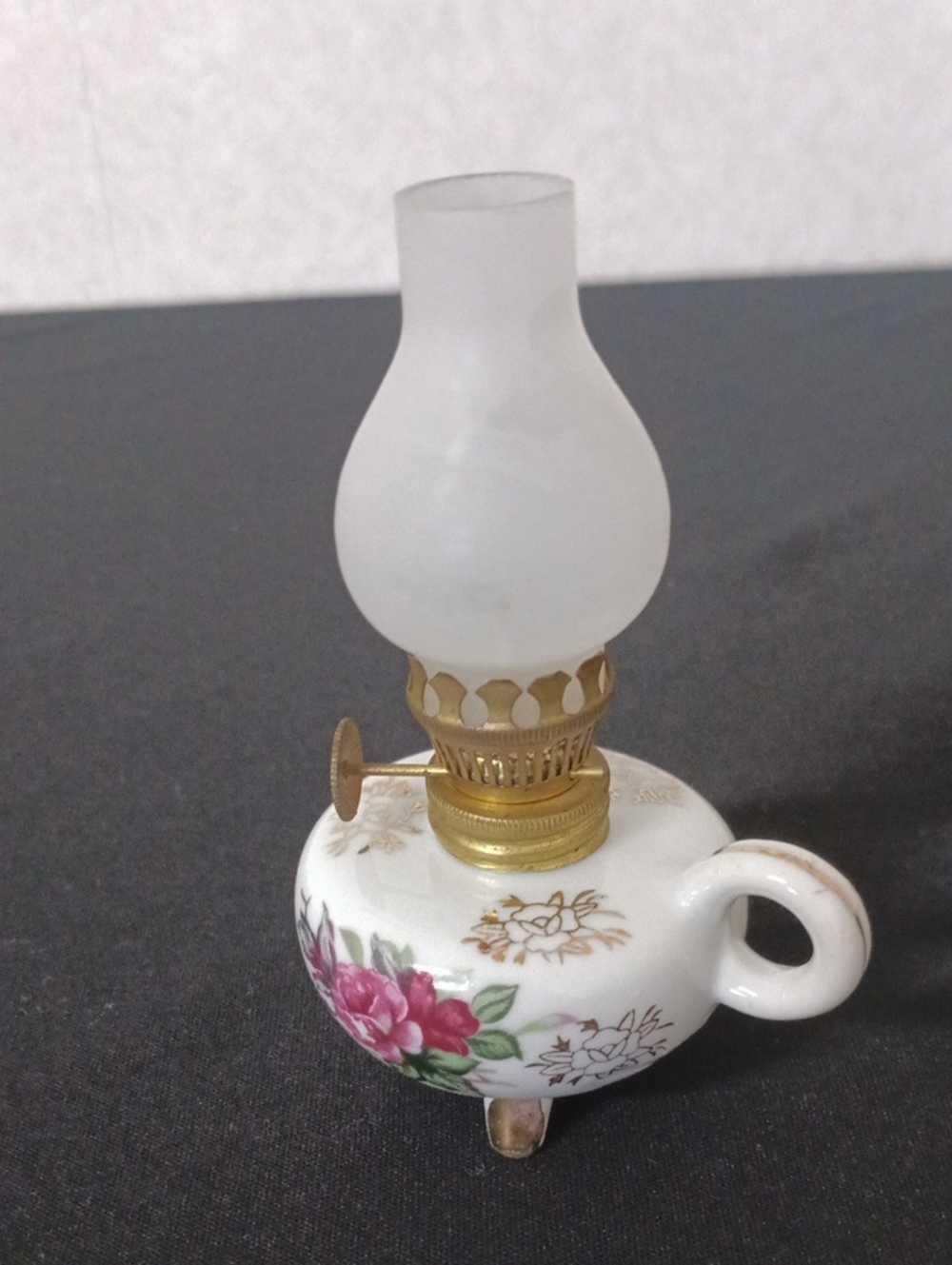 Vintage-Style White Floral Mini Oil Lamp with Frosted Glass Chimney